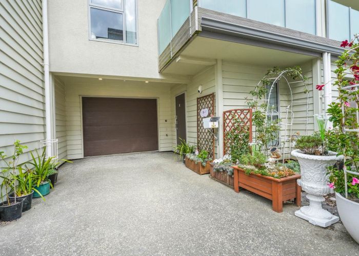  at 3/147 Albany Highway, Unsworth Heights, North Shore City, Auckland