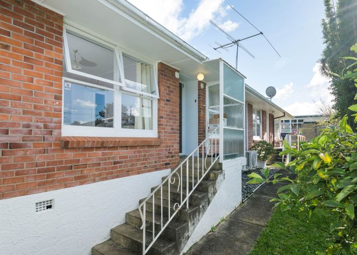  at 2/5 Ellen Avenue, Hillcrest, North Shore City, Auckland