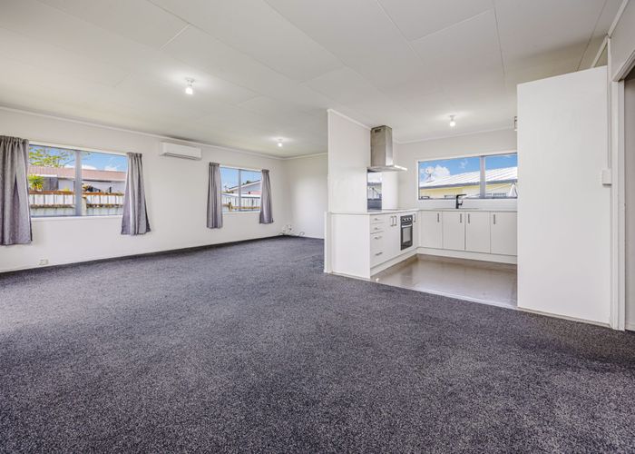  at 2/5 Solveig Place, Randwick Park, Manukau City, Auckland