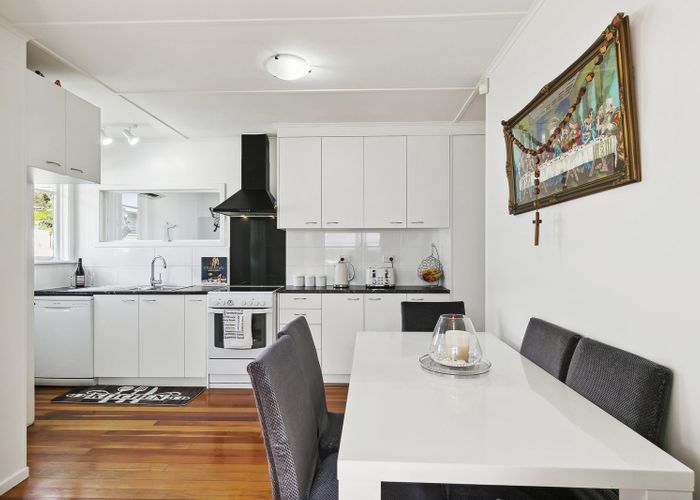  at 17 Kenmore Street, Newlands, Wellington
