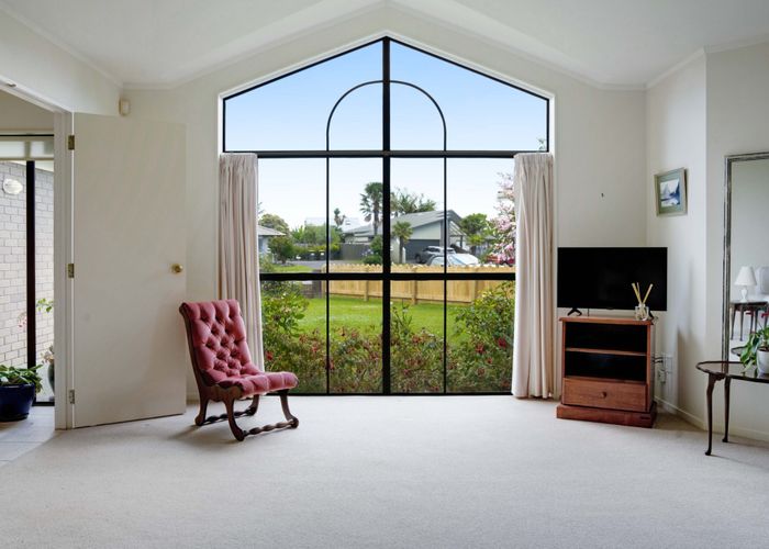  at 8 Paradise Place, Pakuranga Heights, Manukau City, Auckland