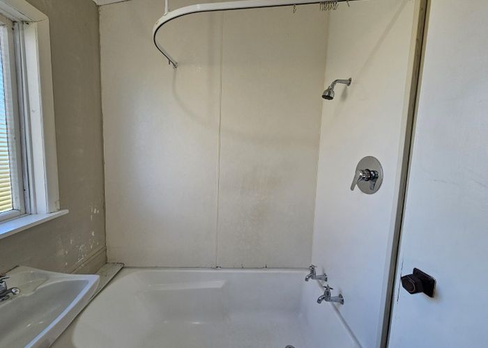  at 85 Banks Street, Marfell, New Plymouth, Taranaki