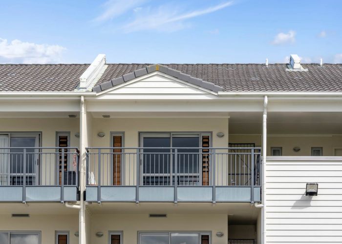  at 12E/71 Spencer Road, Oteha, Auckland