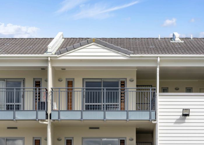  at E12/71 Spencer Road, Oteha, Auckland