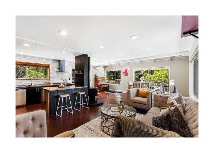  at 10 Shona Place, Henderson, Waitakere City, Auckland