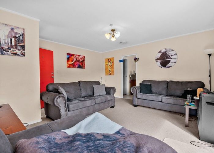  at 2/99 Prince Regent Drive, Half Moon Bay, Manukau City, Auckland