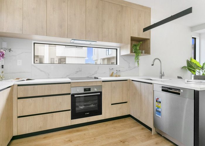  at 5/7 Cedar Heights Avenue, Massey, Auckland
