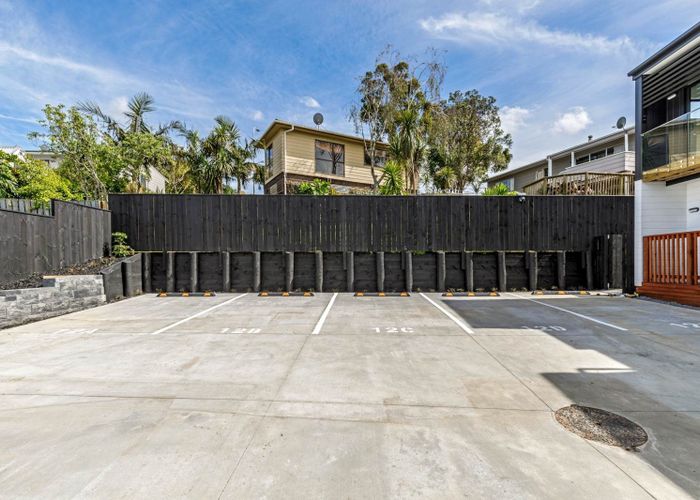  at 4/12 Woodhouse Place, West Harbour, Waitakere City, Auckland