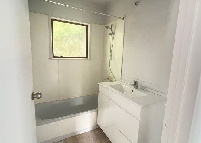  at 1/9 Waiari Road, Conifer Grove, Papakura, Auckland