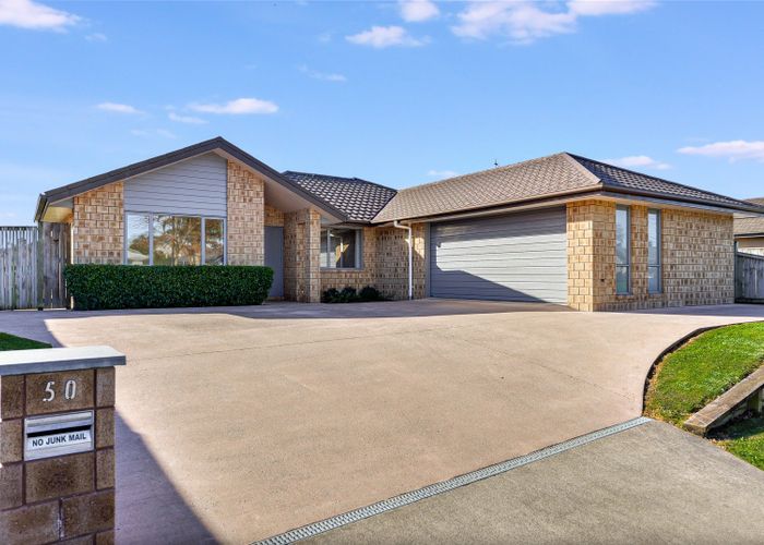  at 50 Cumberland Drive, Flagstaff, Hamilton