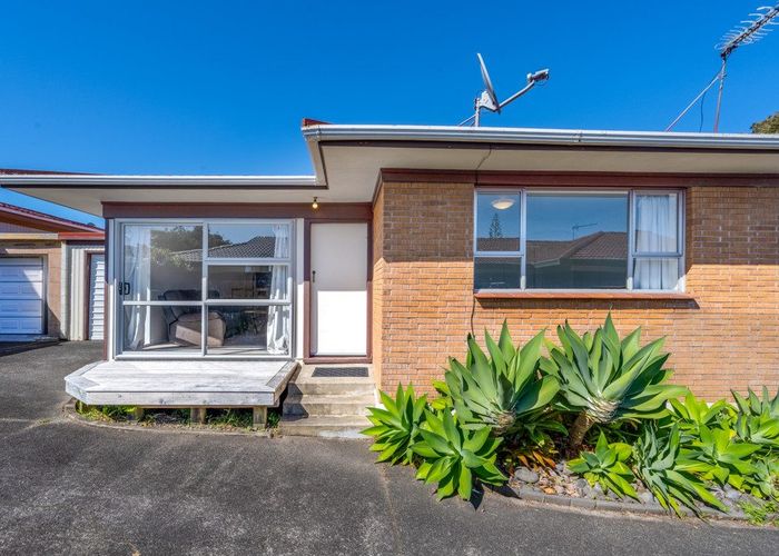  at 2/38 Ballater Place, Highland Park, Manukau City, Auckland