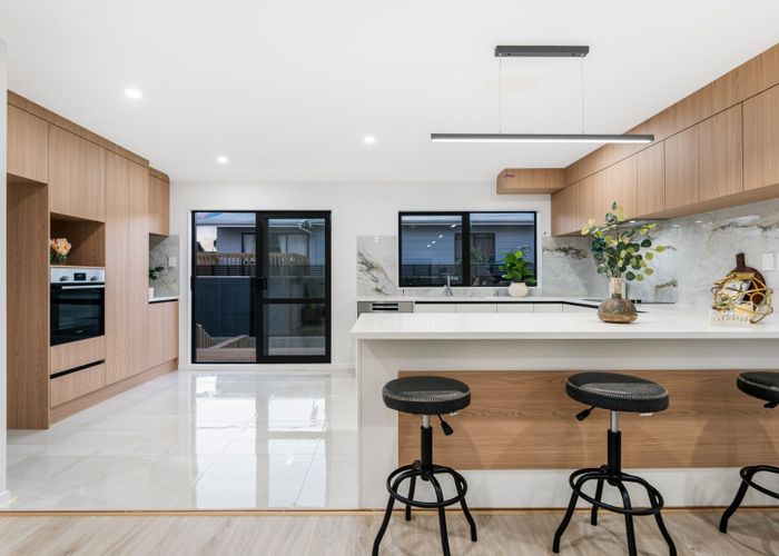  at 4/7 Glen Road, Ranui, Auckland