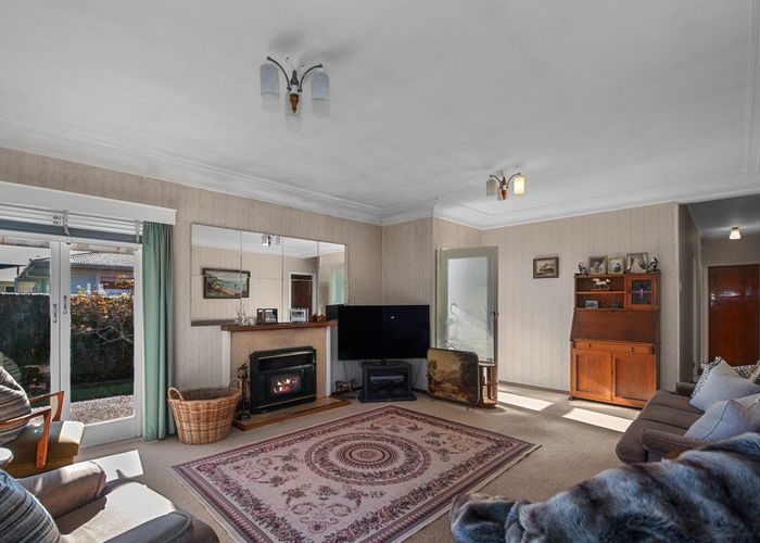  at 10 Peachgrove Road, Te Atatu Peninsula, Waitakere City, Auckland