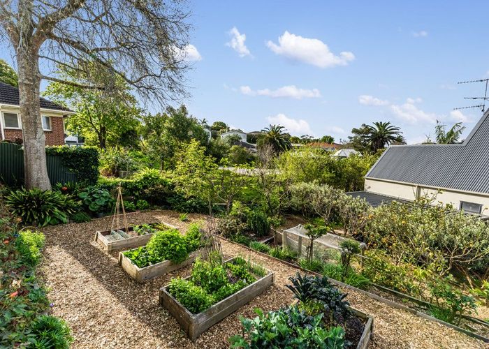  at 2/6 Marua Road, Ellerslie, Auckland