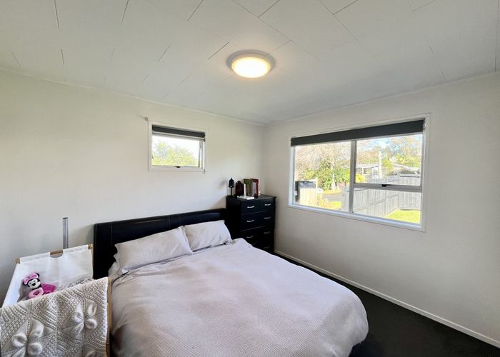  at 10 Aquarius Avenue, Glen Eden, Waitakere City, Auckland