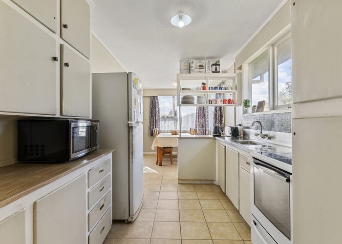  at 4 Convair Crescent, Mangere, Auckland
