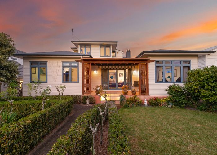  at 7 Bangor Street, Point Chevalier, Auckland