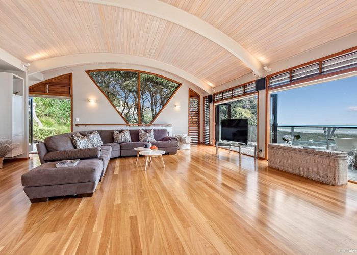  at 87 Marine Parade North, Piha
