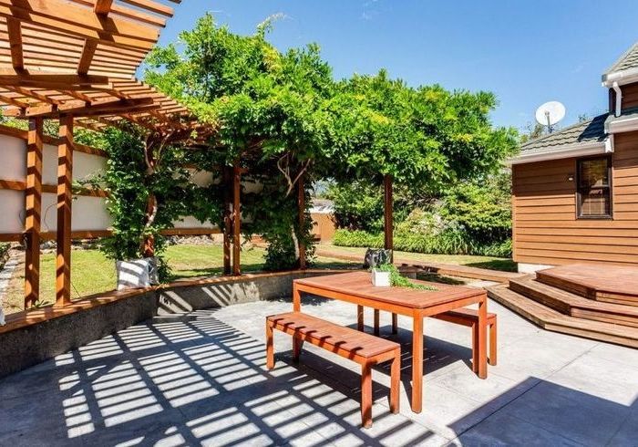  at 4 Oxford Crescent, Ebdentown, Upper Hutt