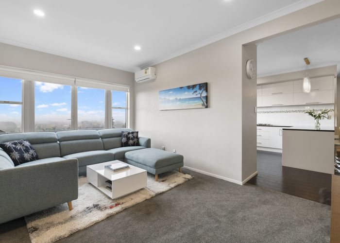  at 8 Oak View Terrace, Schnapper Rock, Auckland