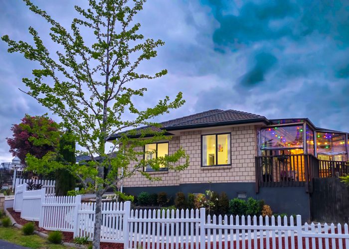  at 8 Westglen Place, Ranui, Auckland