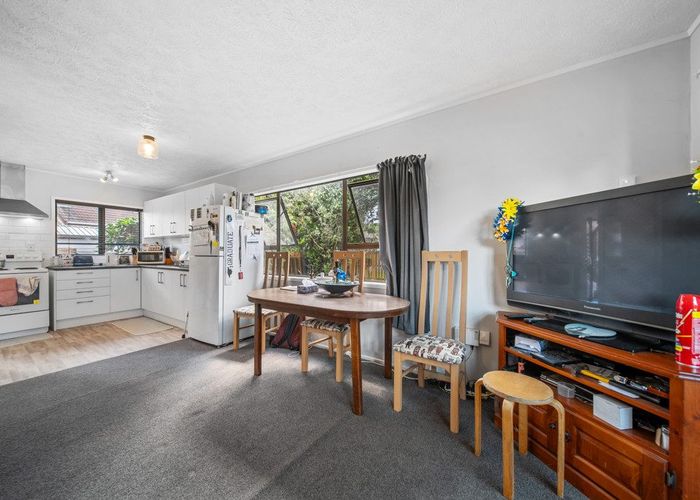  at 2/397 Roscommon Road, Clendon Park, Manukau City, Auckland