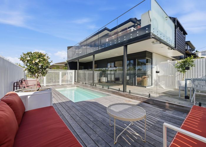  at 2/11 Seaview Road, Castor Bay, North Shore City, Auckland