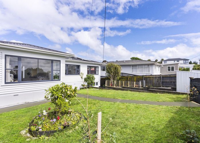  at 692 East Coast Road, Pinehill, North Shore City, Auckland