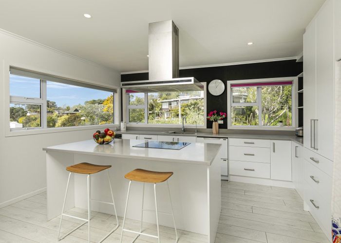  at 90 Matipo Road, Mairangi Bay, North Shore City, Auckland