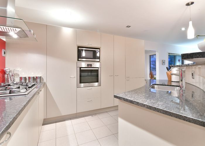  at 4/19 Langana Avenue, Browns Bay, Auckland