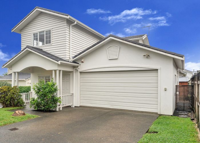  at 15 Mulvaney Crescent, Henderson, Waitakere City, Auckland