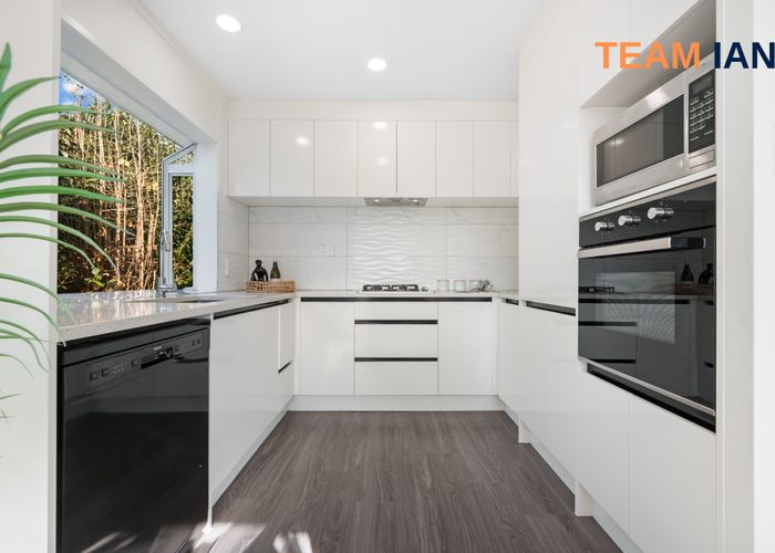  at 1/42 Pomaria Road, Henderson, Waitakere City, Auckland