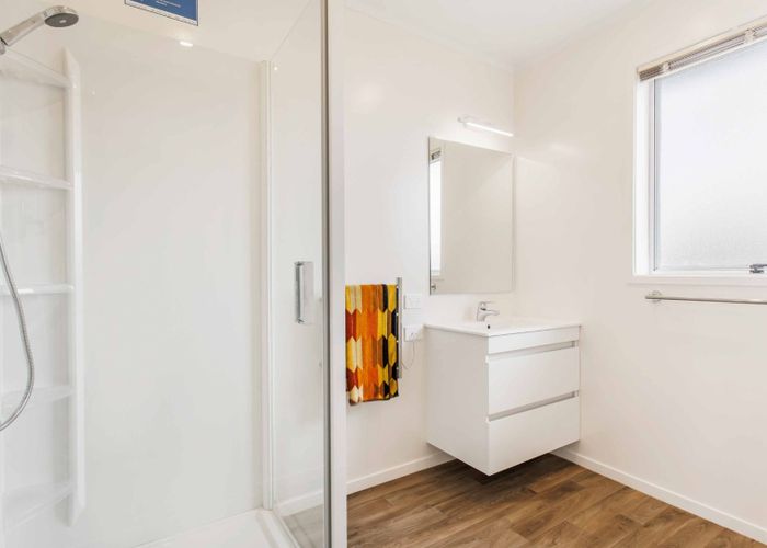  at 2/5 Sylvan Crescent, Te Atatu South, Waitakere City, Auckland