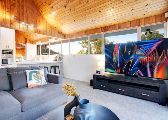  at 10 Caithness Place, Farm Cove, Manukau City, Auckland