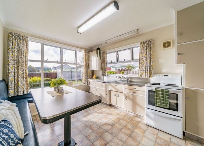  at 4 Heretaunga Square, Silverstream, Upper Hutt, Wellington