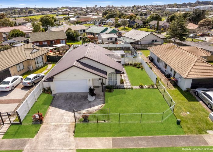  at 52 Riverton Drive, Randwick Park, Manukau City, Auckland