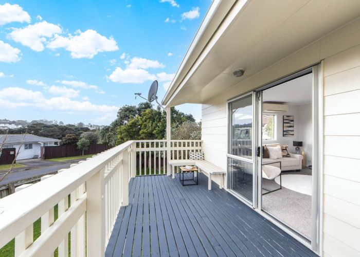  at 8 Katrina Place, Massey, Waitakere City, Auckland