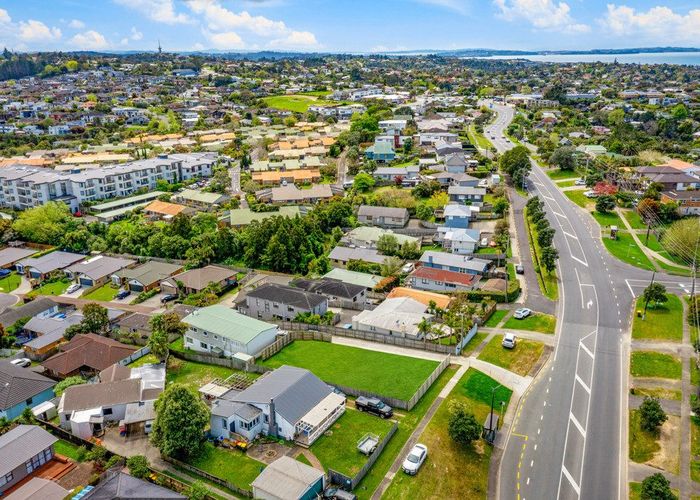  at 886A East Coast Road, Northcross, North Shore City, Auckland