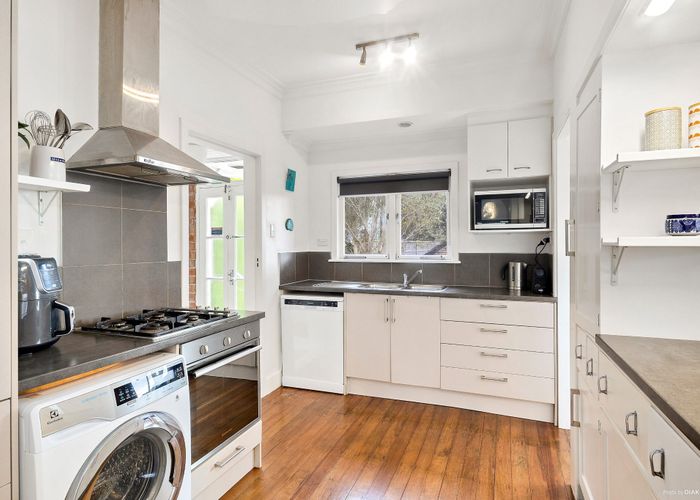  at 6 Renfrew Avenue, Sandringham, Auckland