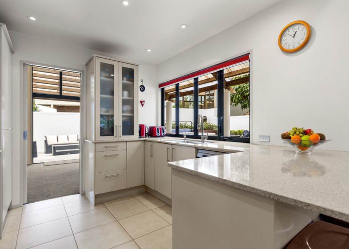  at 2/12 Glover Road, St Heliers, Auckland
