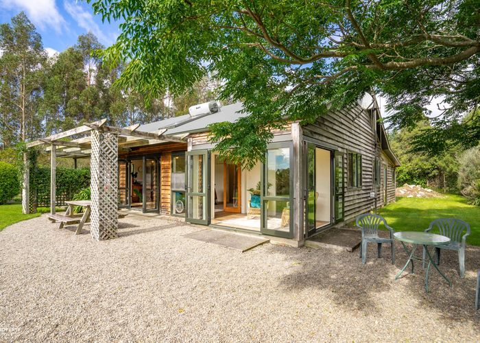  at 570 Norfolk Road, Carterton