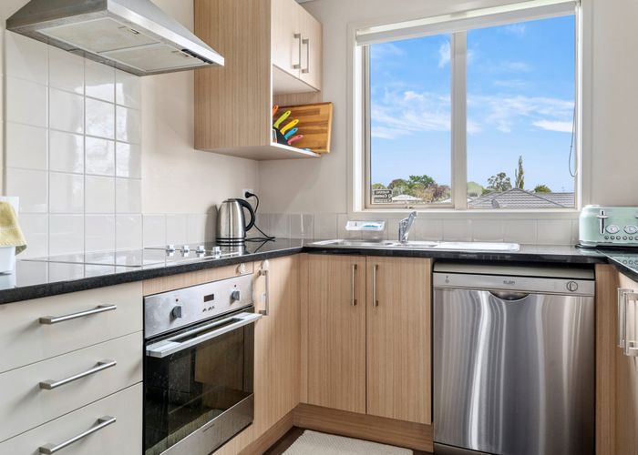  at 5 Anna Lane, Glen Eden, Auckland