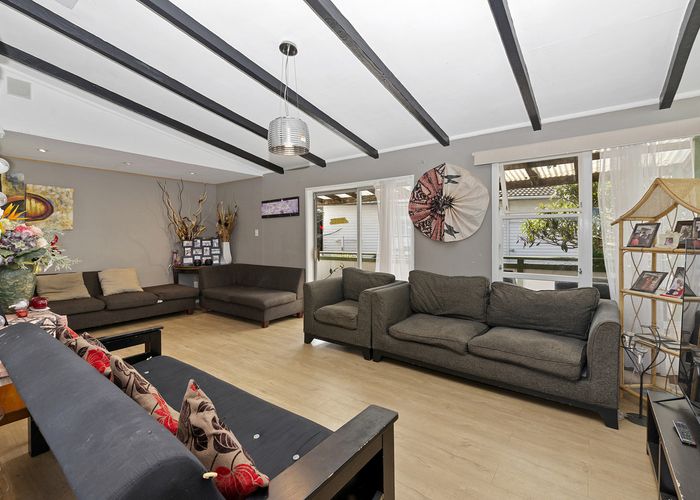  at 31 Harmel Road, Glendene, Auckland