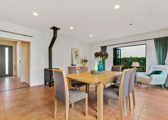  at 71 Rising Parade, Fairview Heights, Auckland