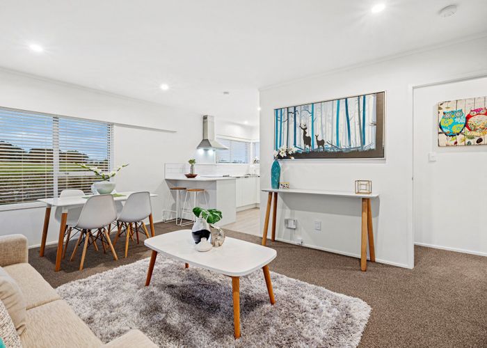  at 2/15 Imogene Way, Half Moon Bay, Auckland