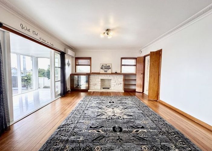  at 19 Fairlea Road, Te Atatu South, Waitakere City, Auckland
