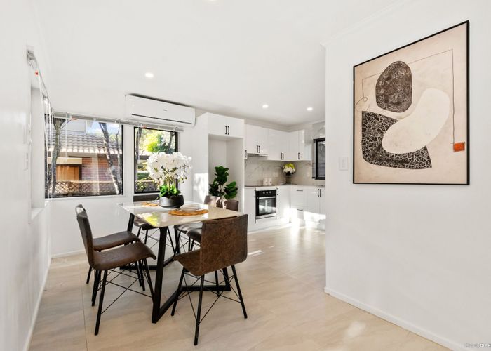  at 2/31 Roanoke Way, Albany, Auckland