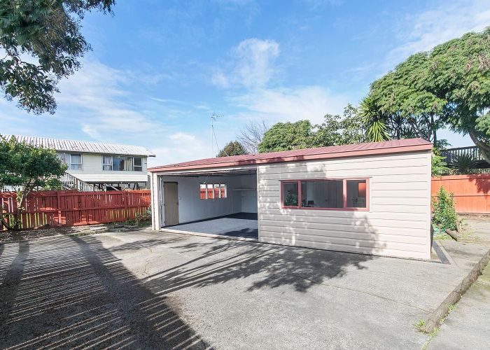  at 40 Beach Road, Te Atatu Peninsula, Auckland