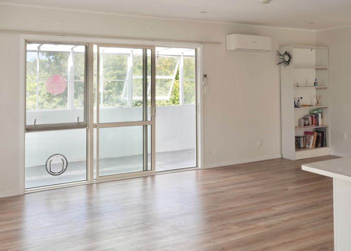  at 27 Marina Road, Torbay, Auckland