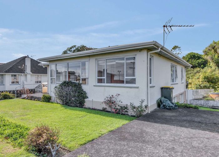  at 27 South Road, Moturoa, New Plymouth